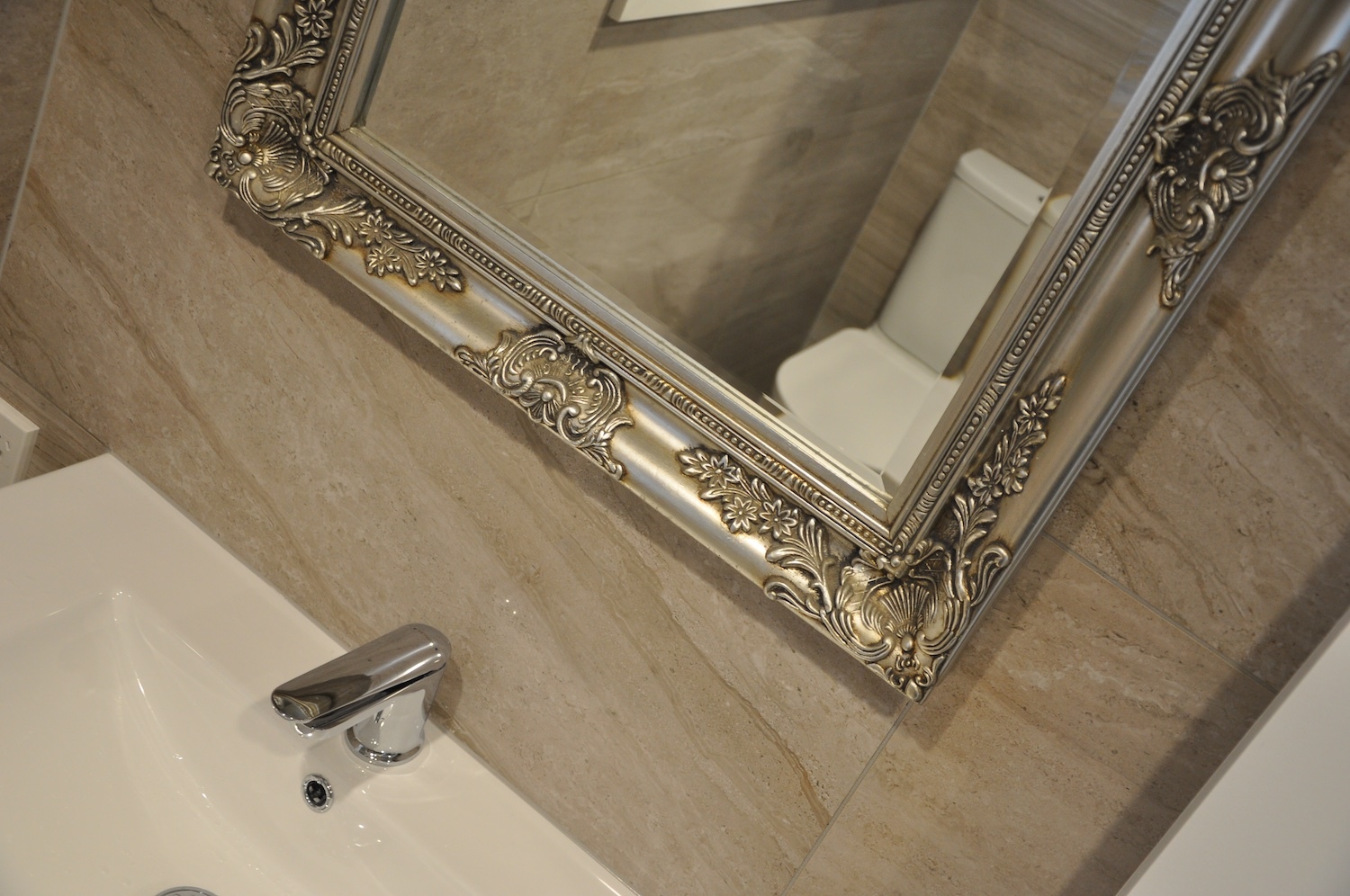 Ensuite basin mixer and mirror