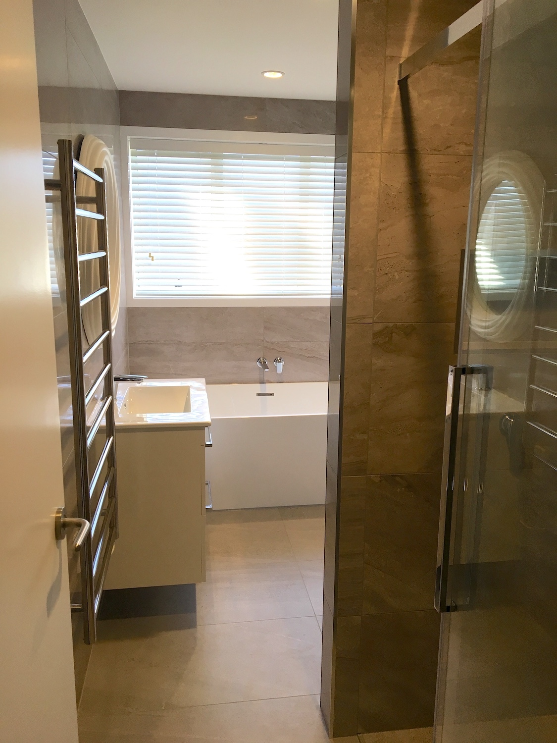 Master shower with slider door